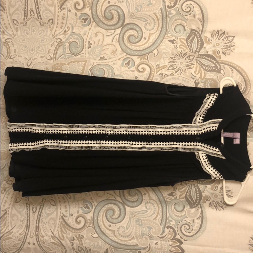 Sleeveless black & white